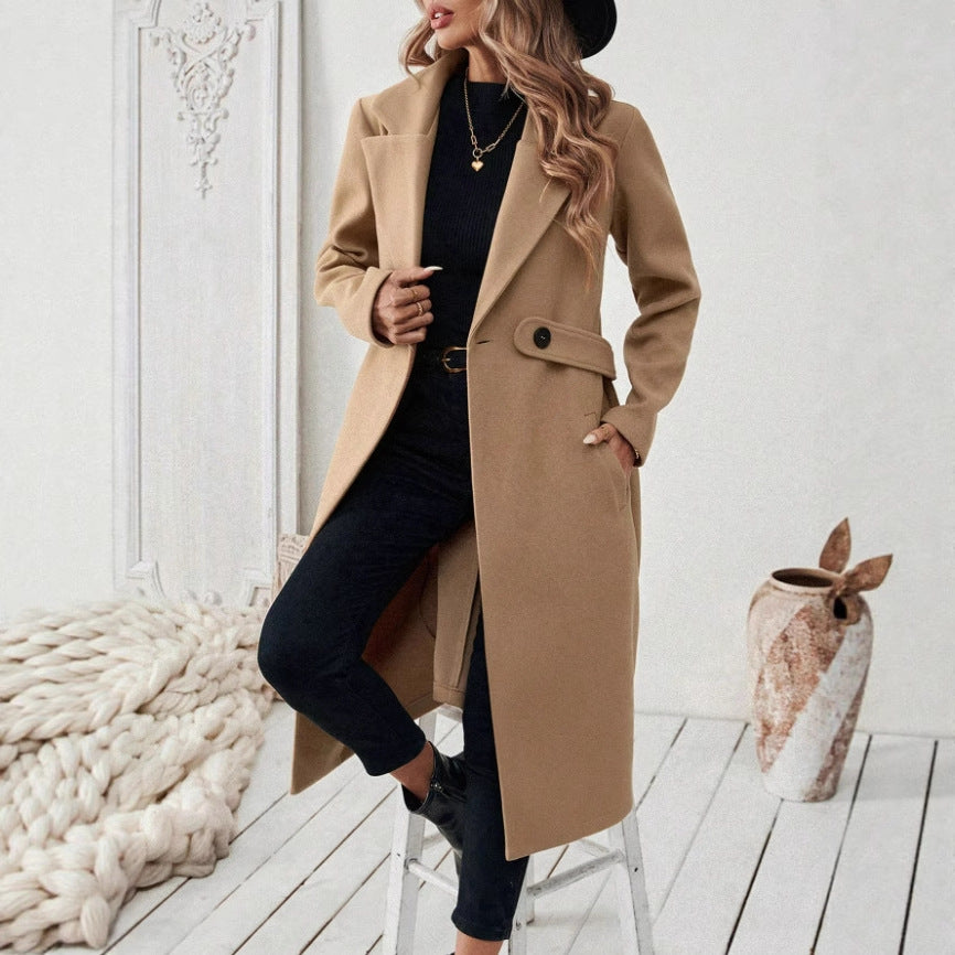 Coat with lapel collar and button placket
