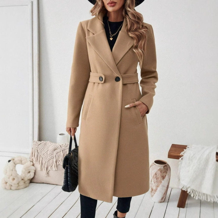 Coat with lapel collar and button placket